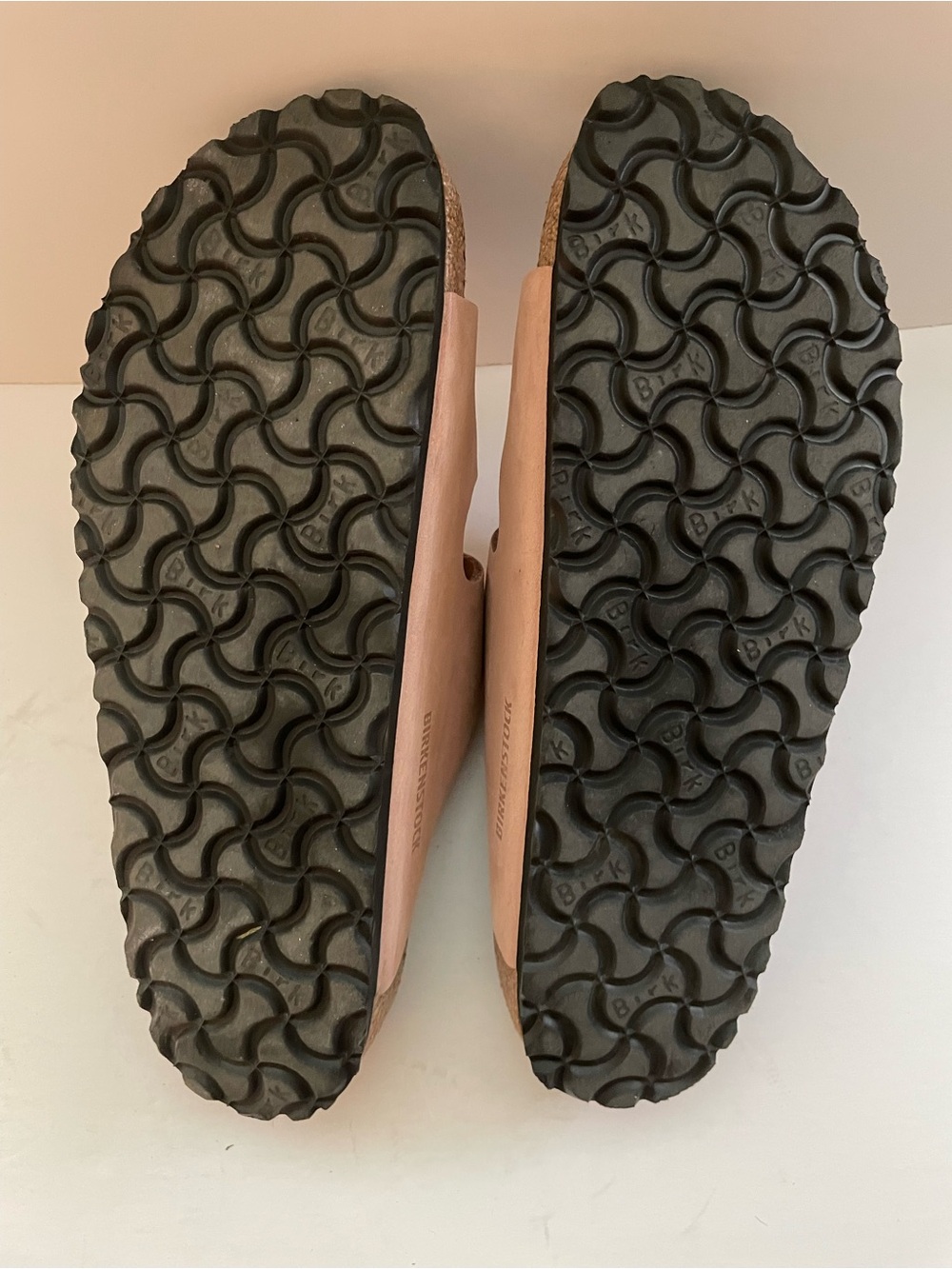 Birkenstock Arizona Sandal in Soft Pink with Gold Buckles, women’s size 40 - Picture 8 of 10